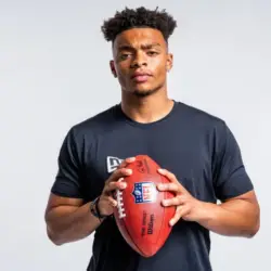 Who is Justin Fields' Wife
