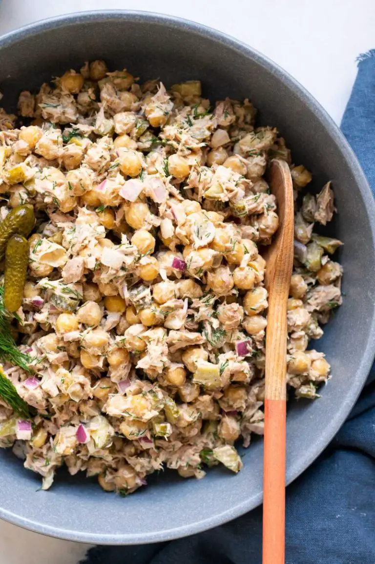 Protein-Packed Cottage Cheese and Chickpea Salad: A Quick and Nutritious Meal